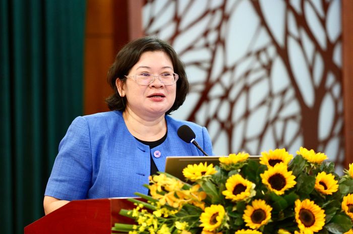  Phó Bí thư Thành ủy TPHCM Văn Thị Bạch Tuyết phát biểu tại hội nghị. Ảnh: DŨNG PHƯƠNG 
