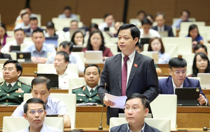  ĐB Nguyễn Hải Nam (Huế) phát biểu tại hội trường, sáng 21-4. Ảnh: QUANG PHÚC 