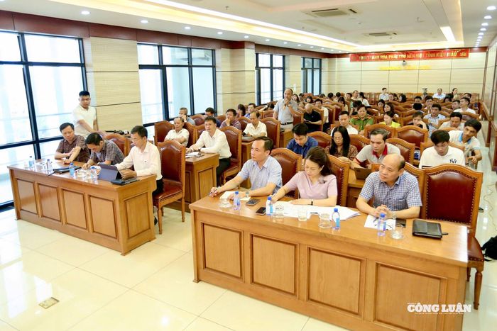Các đại biểu tham dự họp báo