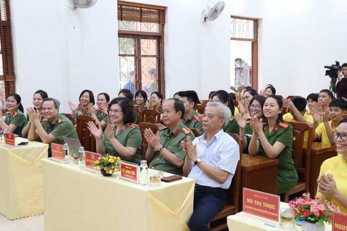 Các đại biểu dự chương trình.