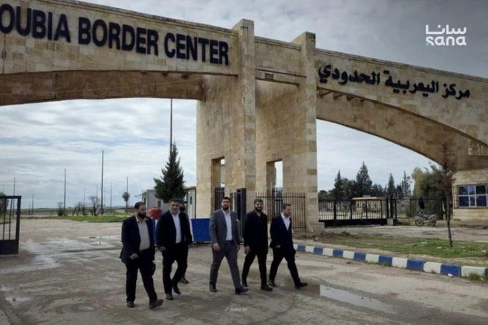 Các quan chức Syria và Iraq tại cửa khẩu biên giới Rabia. Ảnh: SANA.