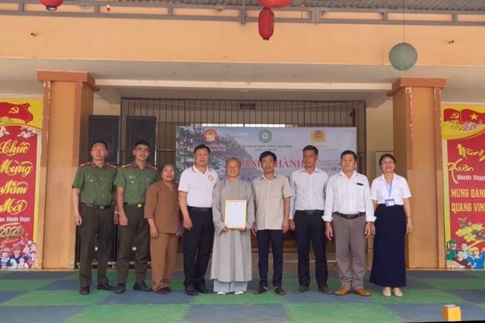 Trao tặng máy lọc nước tại Trường THCS Hoàng Văn Thụ, xã Quảng Sơn