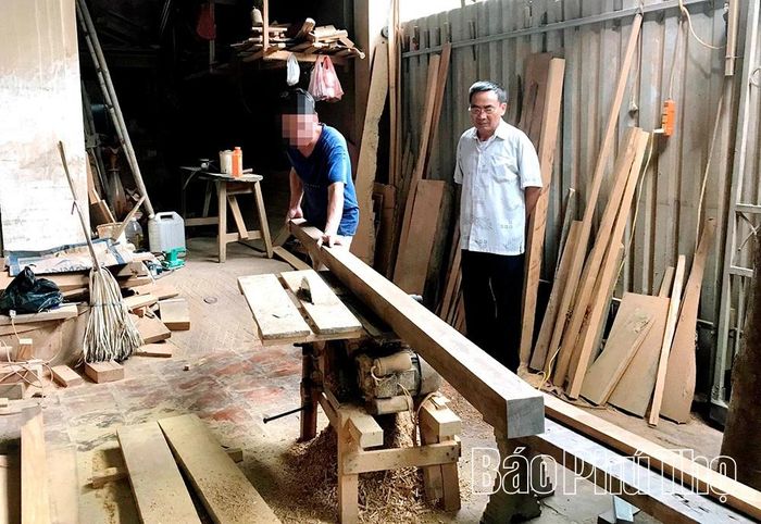 Có nguồn vốn từ Ngân hàng Chính sách xã hội, anh P.V.A ở xã Tam Hồng đã mở xưởng mộc để ổn định cuộc sống sau khi chấp hành xong án phạt tù.
