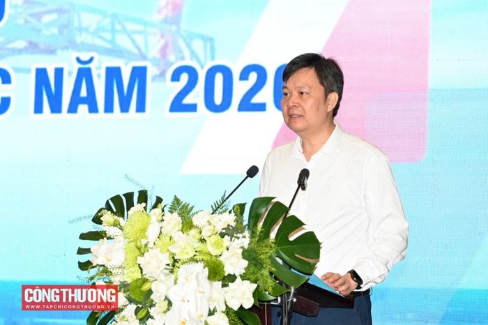Ông Nguyễn Thế Hữu - Phó Cục trưởng Cục Điện lực (Bộ Công Thương) phát biểu tại Hội nghị