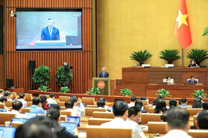 Bộ trưởng Bộ Tài chính Ngô Văn Tuấn phát biểu tại Quốc hội. Ảnh: Đức Thanh