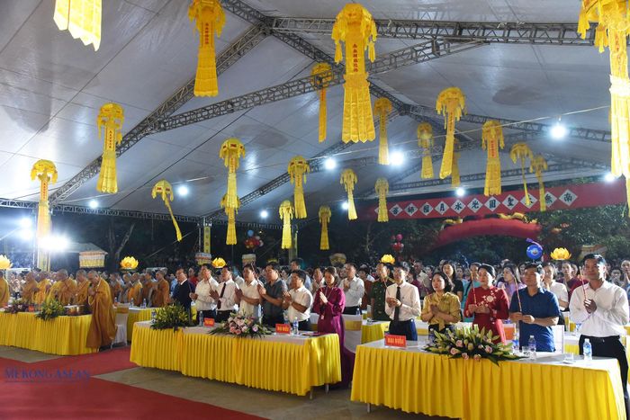 Các đại biểu tham dự lễ khai hội truyền thống chùa Nhẫm Dương năm 2026, tưởng niệm 322 năm ngày Thánh Tổ Quốc sư Đạo Nam Thông Giác Thủy Nguyệt nhập niết bàn. Ảnh: Phùng Nguyện/Mekong ASEAN