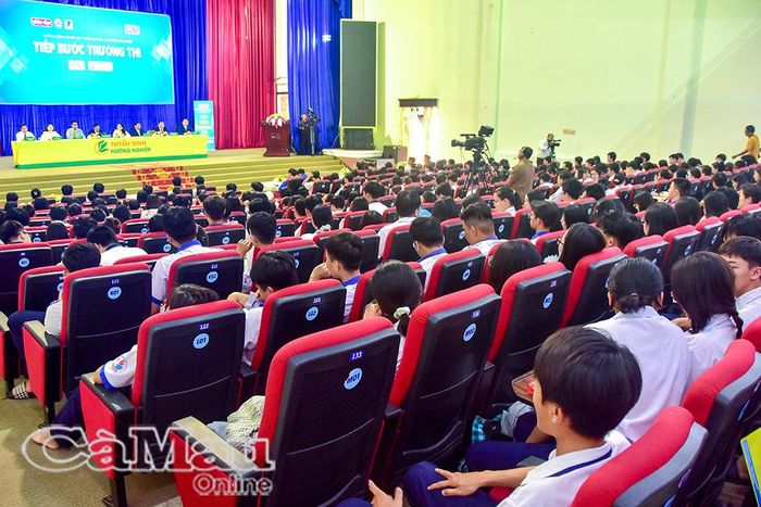 Hơn 500 HS THPT tham gia chương trình "Tiếp bước trường thi" năm 2026.