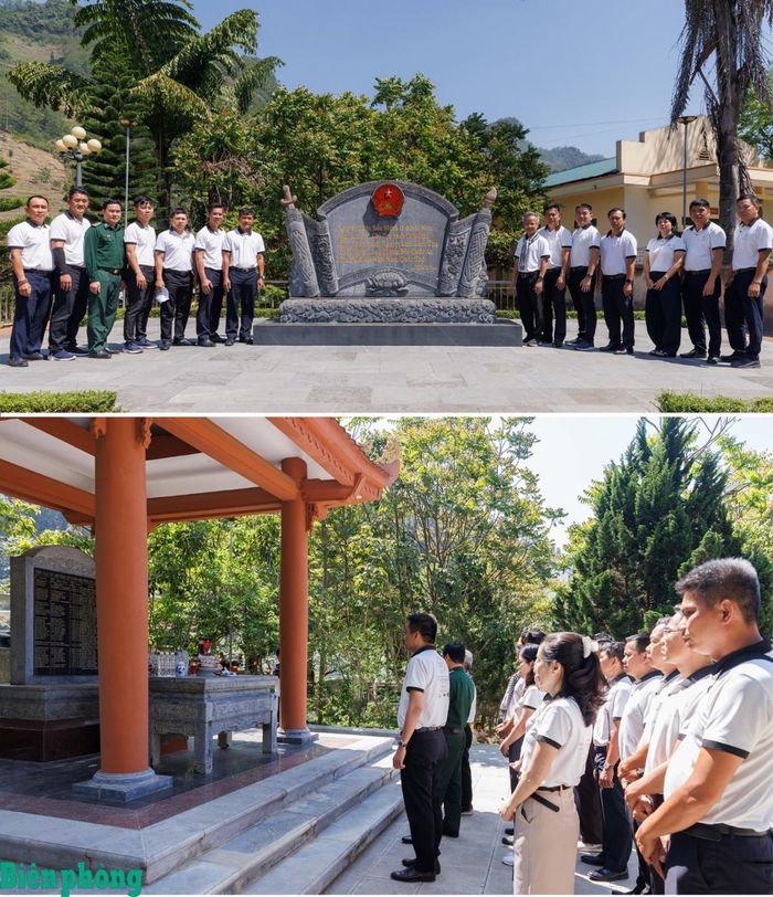Các thành viên đoàn "Hành trình từ trái tim" đứng trước Bia Trấn Ải tại Đồn Biên phòng Pha Long, Bộ đội Biên phòng tỉnh Lào Cai và cùng kính cẩn nghiêng mình bày tỏ sự biết ơn, tri ân trước sự hy sinh, tinh thần bất khuất và ý chí bảo vệ giang sơn của thế hệ ông cha. Ảnh: Xuân Hương
