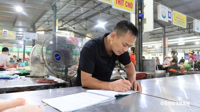 Việc ghi chép thường ngày giúp theo dõi sát sao nguồn hàng, bảo đảm thông tin được lưu trữ đầy đủ, phục vụ hiệu quả cho công tác kiểm tra và truy xuất khi cần thiết.