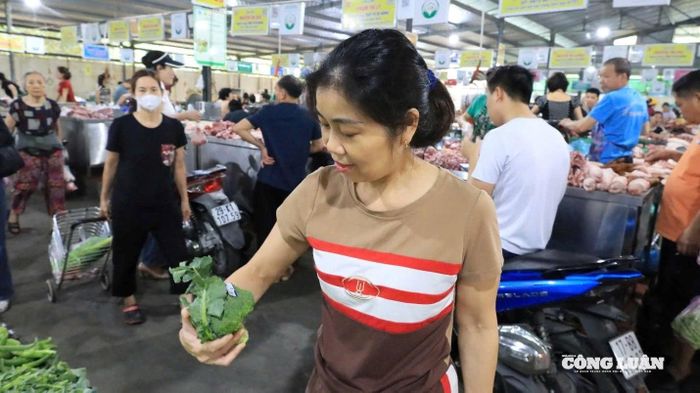 Tra cứu thông tin sản phẩm ngay tại quầy không chỉ tạo thêm niềm tin mà còn giúp người mua chủ động giám sát, phản hồi chất lượng hàng hóa.