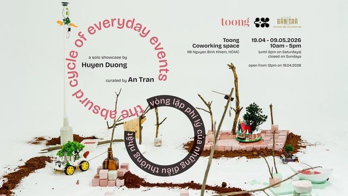 Triển lãm cá nhân đầu tiên tại Việt Nam Huyền Dương mang đến 1 tác phẩm sắp đặt, 12 tác phẩm tranh chì, cắt dán và màu nước