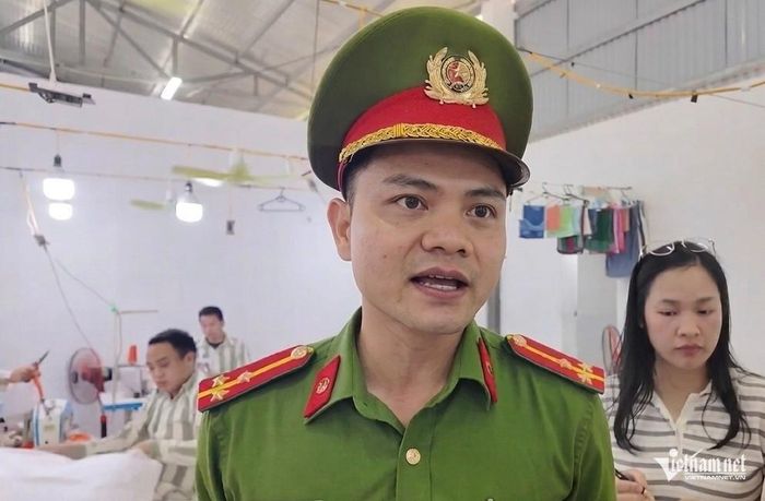 Thượng úy Hoàng Hồng Hải, cán bộ quản giáo phụ trách Đội 30, phân trại số 2.