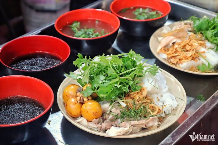 Mỗi suất phở chấm có giá 50.000 đồng