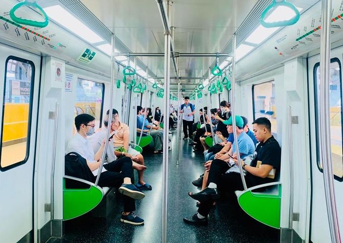  Hà Nội đang đẩy mạnh các giải pháp để phát triển giao thông công cộng.