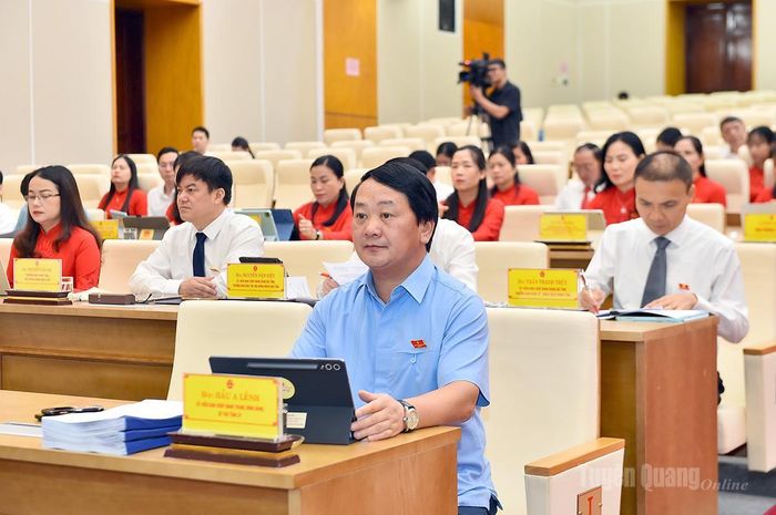 Đồng chí Bí thư Tỉnh ủy Hầu A Lềnh dự kỳ họp.