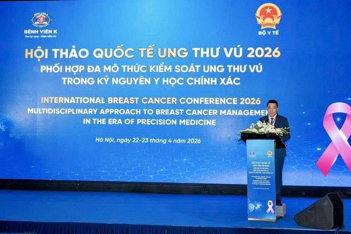 Giáo sư, Tiến sĩ Lê Văn Quảng, Giám đốc Bệnh viện K phát biểu khai mạc Hội thảo.