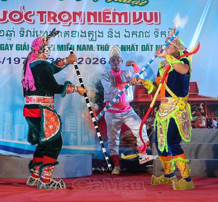  Trích đoạn Dù kê “Bảo vệ non sông” - điểm nhấn đầy cảm xúc về lòng yêu nước trong chương trình nghệ thuật.