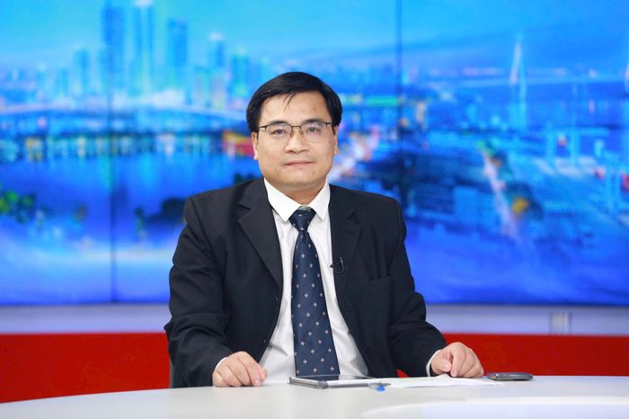 Phó Vụ trưởng Vụ Công tác xây dựng văn bản quy phạm pháp luật (Bộ Tư pháp) Lê Tuấn Phong trao đổi tại chương trình. Ảnh: Phạm Hùng
