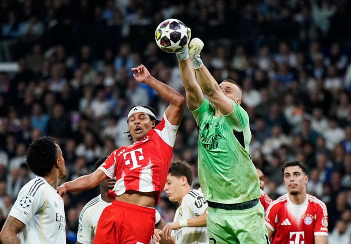 Gnabry chấn thương nặng. Ảnh: Reuters.