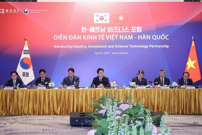 Tổng thống Lee Jae Myung cho rằng, hai bên phải xây dựng một hệ thống hợp tác vững chắc để nền kinh tế hai nước không bị "lung lay" trước những cú sốc bên ngoài - Ảnh: VGP/Nhật Bắc