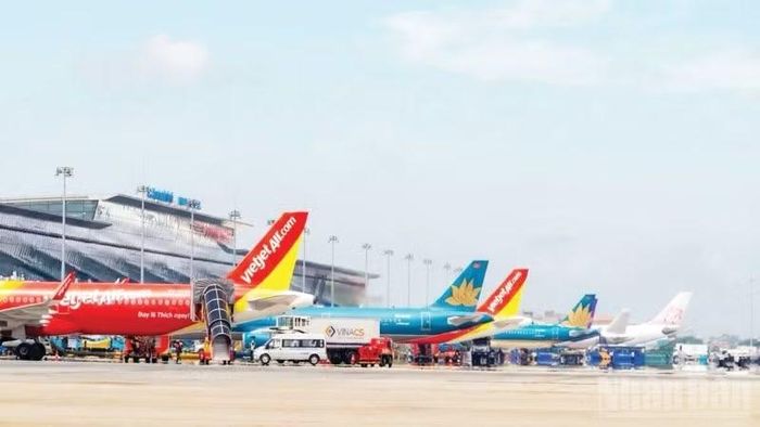  Áp dụng phụ thu nhiên liệu trong thời gian ngắn là giải pháp phù hợp trong điều kiện hiện nay, bảo đảm tính linh hoạt trong điều hành, cho phép phản ứng kịp thời với biến động của giá nhiên liệu bay. 