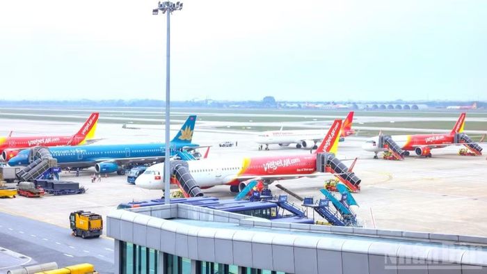 Việc phụ thu nhiên liệu có ưu điểm linh hoạt, áp dụng nhanh chóng sau khi được cấp có thẩm quyền chấp thuận, phù hợp với tính chất biến động ngắn hạn của giá nhiên liệu Jet A-1.