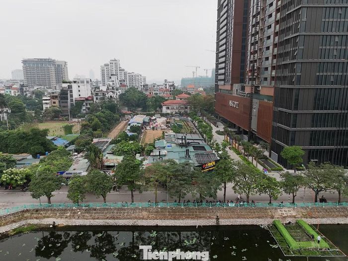 UBND phường Tây Hồ đã ban hành thông báo thu hồi đất vào ngày 1/4/2026 với lộ trình thực hiện cụ thể như sau: Tháng 4 - 5/2026: Triển khai công tác điều tra, khảo sát, đo đạc và kiểm đếm diện tích đất cũng như tài sản trên đất. Tháng 5 - 6/2026: Lập và thực hiện kế hoạch bồi thường, hỗ trợ và tái định cư cho các đối tượng bị ảnh hưởng. Tháng 6 - 12/2026: Hoàn tất tiến độ thu hồi đất và bàn giao mặt bằng để triển khai thi công.