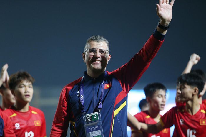 HLV Cristiano Roland cùng U17 Việt Nam dự World Cup 2026? Ảnh: S.N