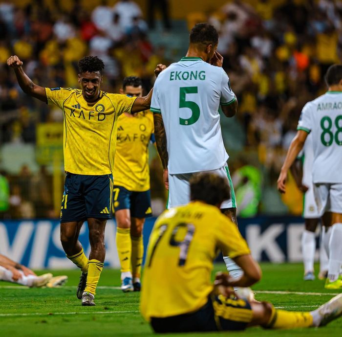Trong khi Coman chói sáng với cú hat-trick - Ảnh: Al Nassr