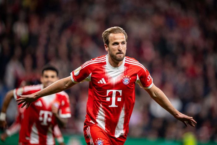 Harry Kane đang rộng cửa cùng Bayern tạo cú "ăn ba" mùa này - Ảnh: FCBM