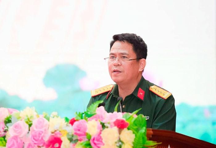 Đại tá, nhà văn Phạm Văn Trường, Giám đốc - Tổng Biên tập Nhà xuất bản Quân đội nhân dân.