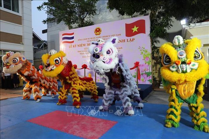 Tiết mục múa lân tại lễ kỷ niệm. Ảnh: Đỗ Sinh/TTXVN