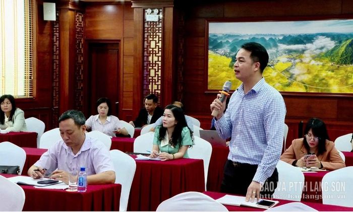 Đại diện Sở Văn hóa, Thể thao và Du lịch trao đổi về nâng cao chỉ số DDCI
