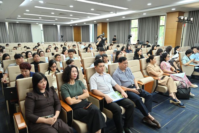 Các đại biểu tham dự Diễn đàn