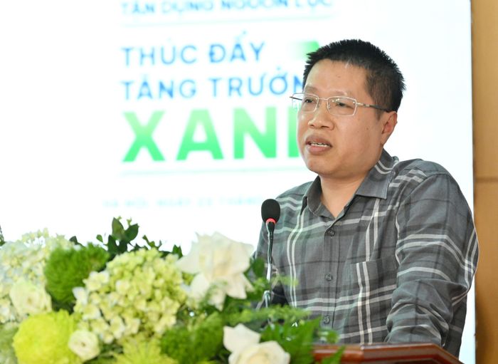 TS. Vũ Văn Doanh, Phó trưởng khoa Môi trường, Trường Đại học Tài nguyên và Môi trường Hà Nội, phát biểu tại Diễn đàn
