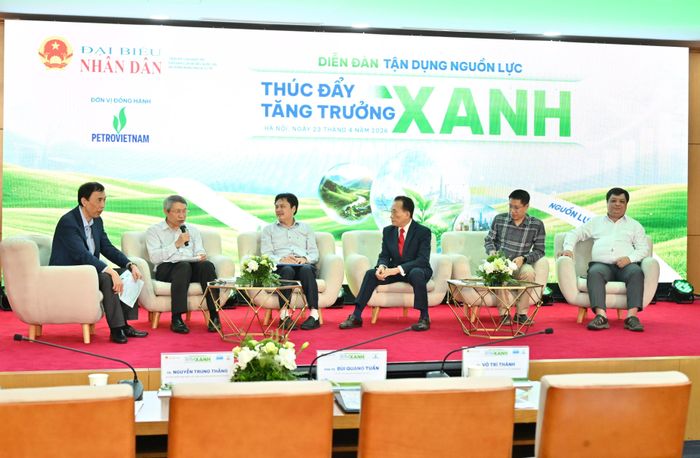 PGS.TS. Bùi Quang Tuấn tham gia phiên tọa đàm cấp cao tại Diễn đàn