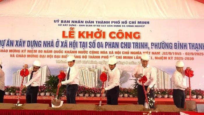 Dự án Nhà ở xã hội số 4 Phan Chu Trinh dự kiến cuối năm 2027 mới hoàn thành nhưng đã có “nhóm cư dân” và bị rao bán “suất đặc biệt”.