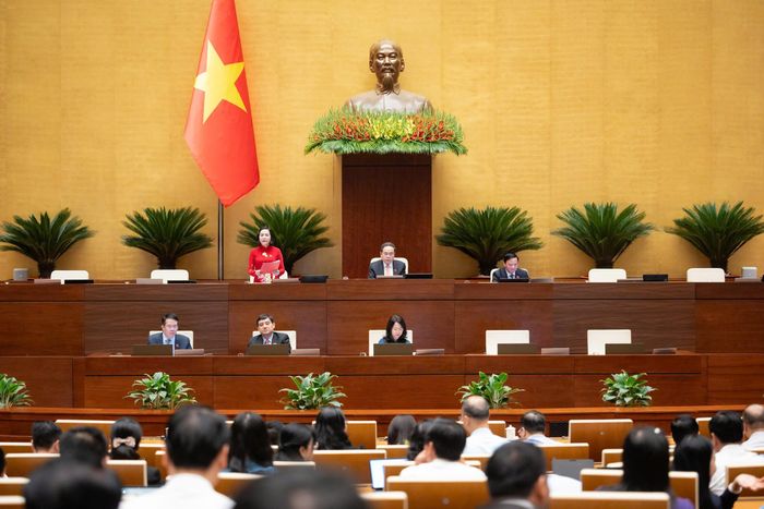 Đoàn chủ tọa điều hành phiên thảo luận ngày 22/4