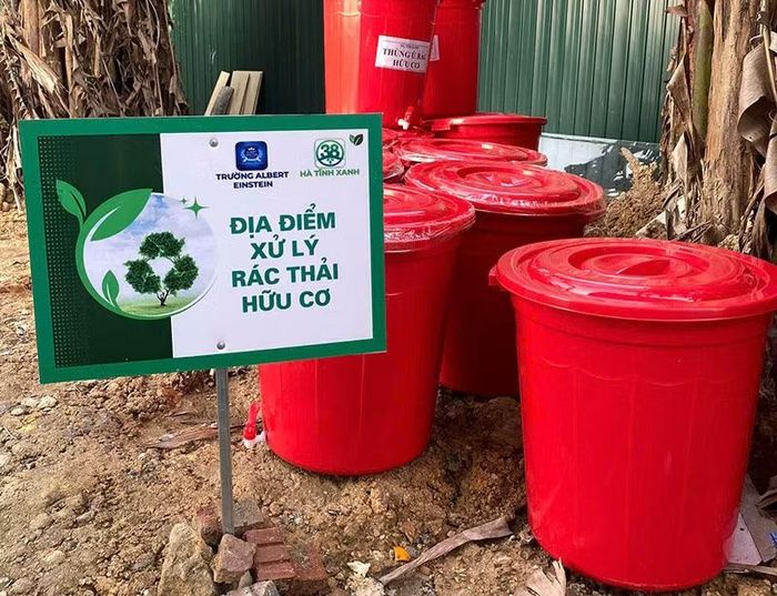 Một điểm xử lý rác hữu cơ mà trung úy Phạm Minh Hiếu hướng dẫn người dân thực hiện.