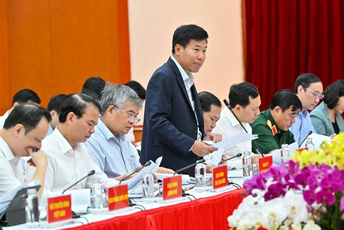 Thứ trưởng Bộ Ngoại giao Nguyễn Mạnh Cường trình bày chuyên đề tại Hội nghị.