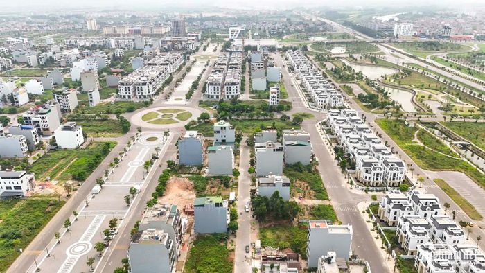 Dự án The Terra Bắc Giang, gồm khu nhà ở thấp tầng (biệt thự), shophouse và biệt thự thương mại cao cấp, cũng đìu hiu vắng bóng người ở.