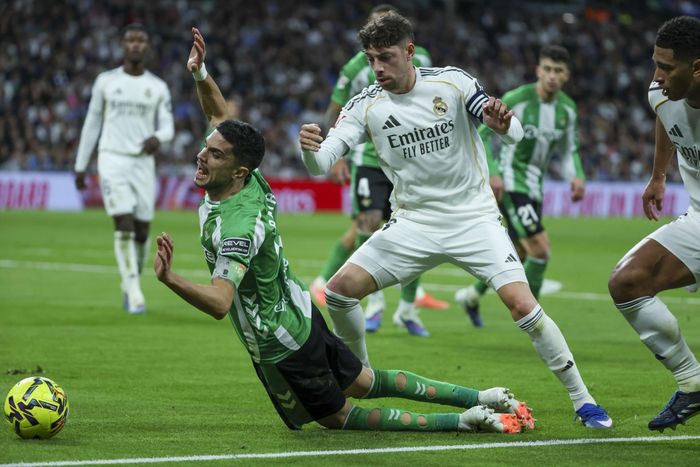 Trước tiên, Real Madrid phải thắng Betis. Ảnh: EFE