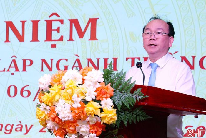 Đồng chí Nguyễn Trung Thành - Quyền Trưởng Thống kê tỉnh Hà Tĩnh trình bày diễn văn tại buổi lễ.