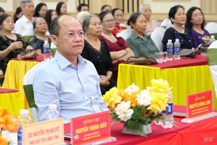 Đồng chí Nguyễn Hồng Lĩnh - Phó Bí thư Thường trực Tỉnh ủy, Chủ tịch HĐND tỉnh tham dự buổi lễ.