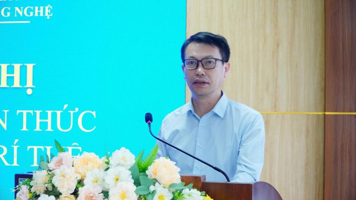 Đồng chí Trần Văn Tuấn - Phó Giám đốc Sở KH&amp;CN phát biểu tại hội nghị.