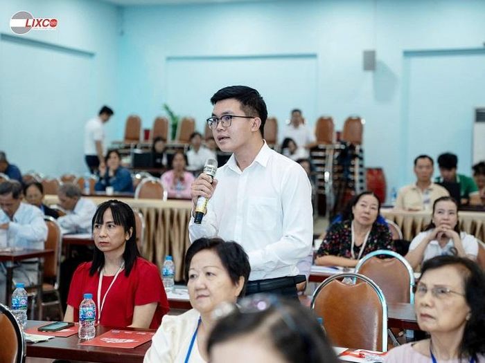 Cổ đông thảo luận, đóng góp ý kiến tại Đại hội