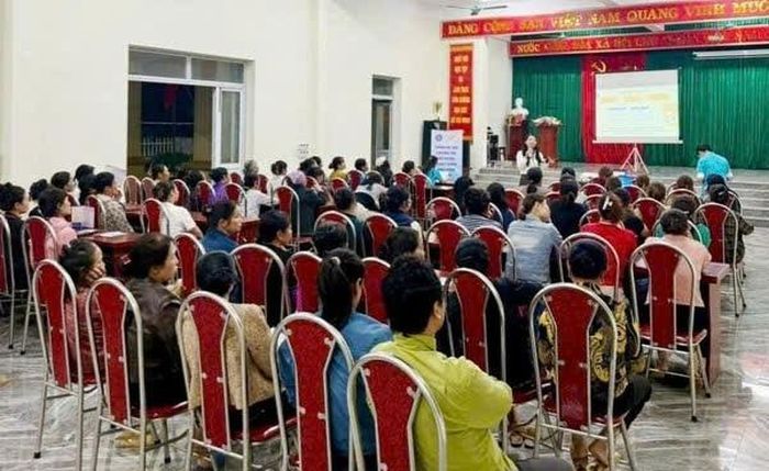 Phú Cát đẩy mạnh tuyên truyền, phổ biến chính sách BHXH, BHYT đến nhân dân. Ảnh: PV