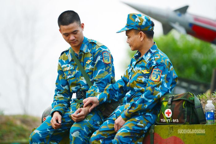 Công tác quân y không chỉ là cấp cứu trên thao trường mà còn là theo dõi sức khỏe thường xuyên cho bộ đội.