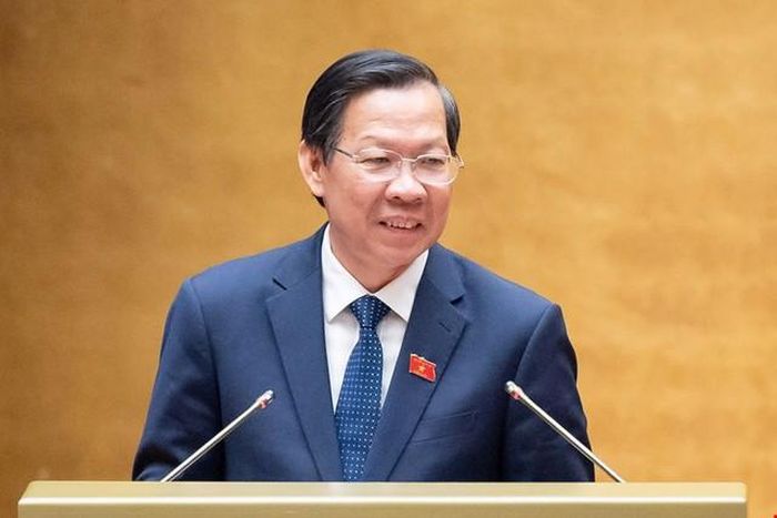 Chủ nhiệm Ủy ban Kinh tế và Tài chính của Quốc hội Phan Văn Mãi trìn bày dự thảo Nghị quyết.