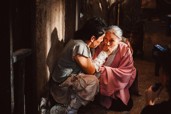 Câu chuyện của mẹ con Trùm Sò chạm khẽ vào trái tim người xem.